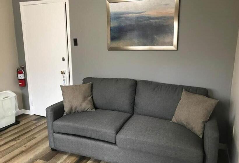 فندق Coastal Inn Kingfisher