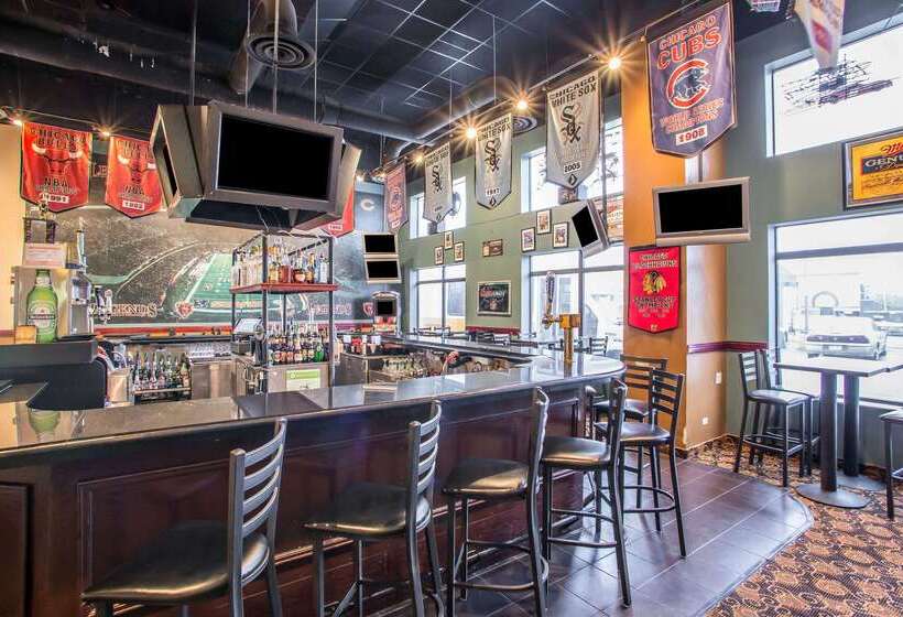 هتل Comfort Suites Chicago O Hare Airport