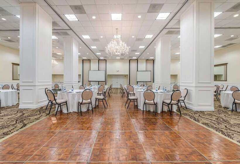 هتل Comfort Suites Chicago O Hare Airport