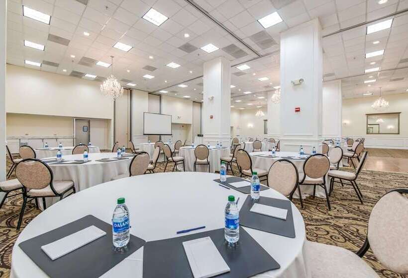 هتل Comfort Suites Chicago O Hare Airport