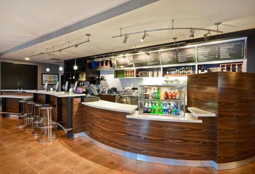 호텔 Courtyard Cape Cod Hyannis