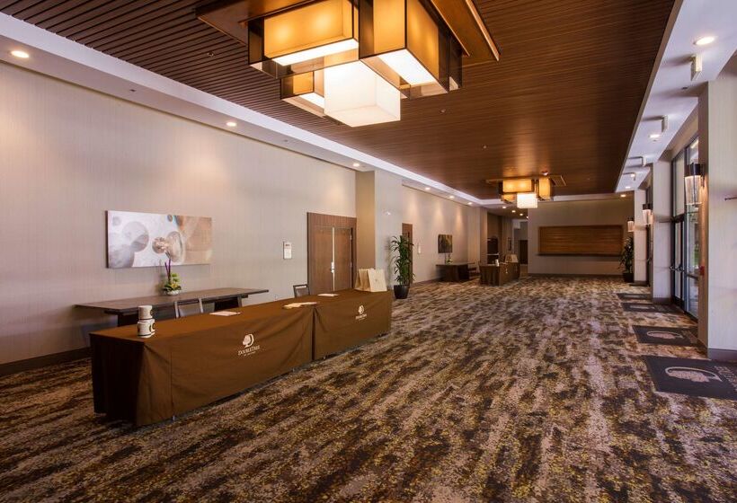 هتل Doubletree By Hilton Fresno Convention Center