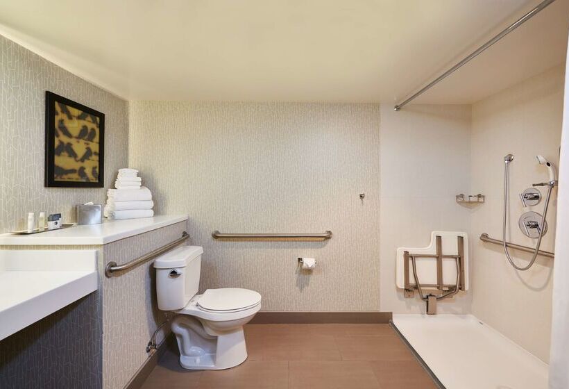 هتل Doubletree By Hilton Fresno Convention Center