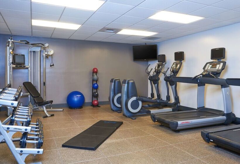 בית מלון כפרי Doubletree By Hilton Fresno Convention Center