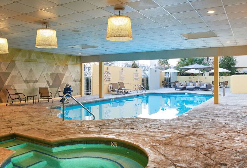 酒店 Doubletree By Hilton Fresno Convention Center