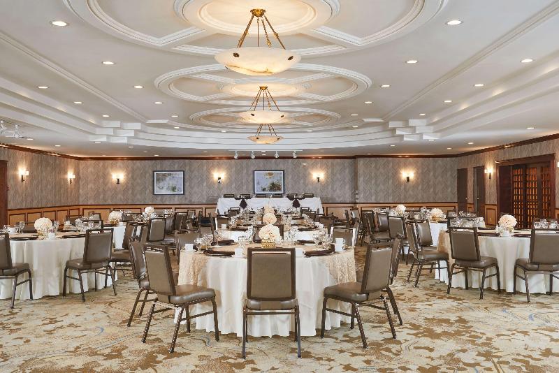 בית מלון כפרי Doubletree By Hilton Fresno Convention Center