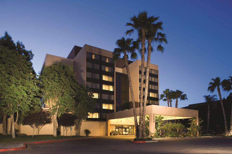 هتل Doubletree By Hilton Fresno Convention Center