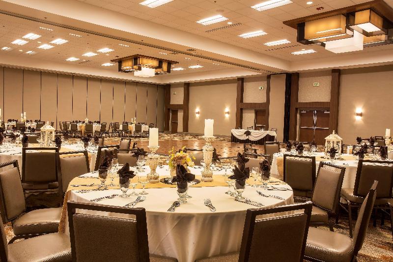 בית מלון כפרי Doubletree By Hilton Fresno Convention Center