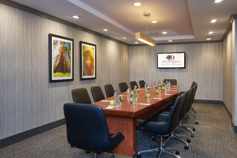 هتل Doubletree By Hilton Fresno Convention Center