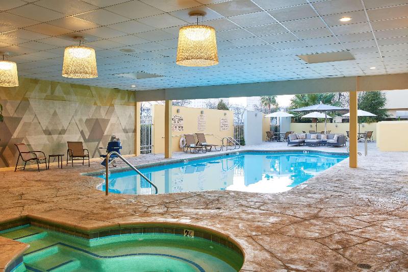 هتل Doubletree By Hilton Fresno Convention Center