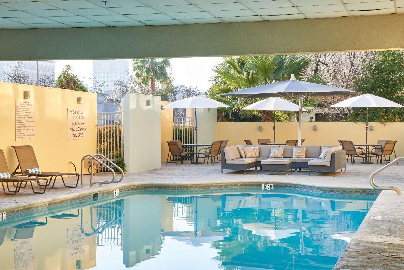 هتل Doubletree By Hilton Fresno Convention Center