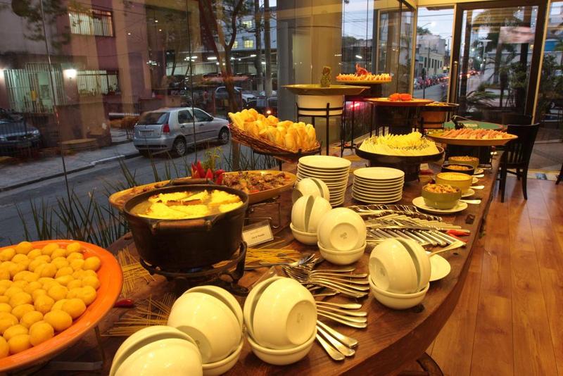 ホテル Estanplaza International