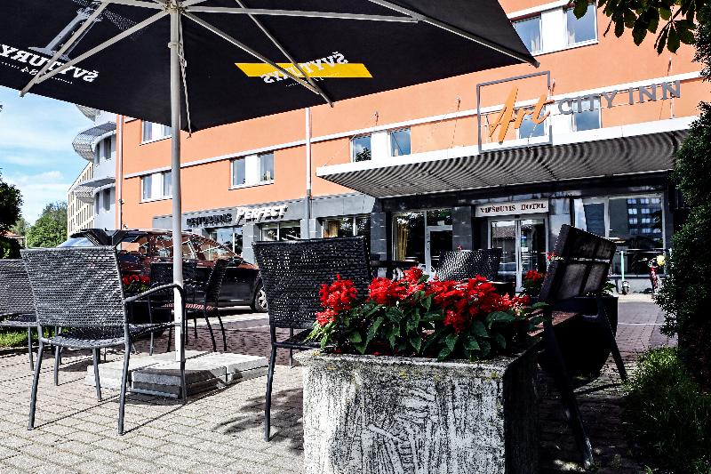 בית מלון כפרי Art City Inn