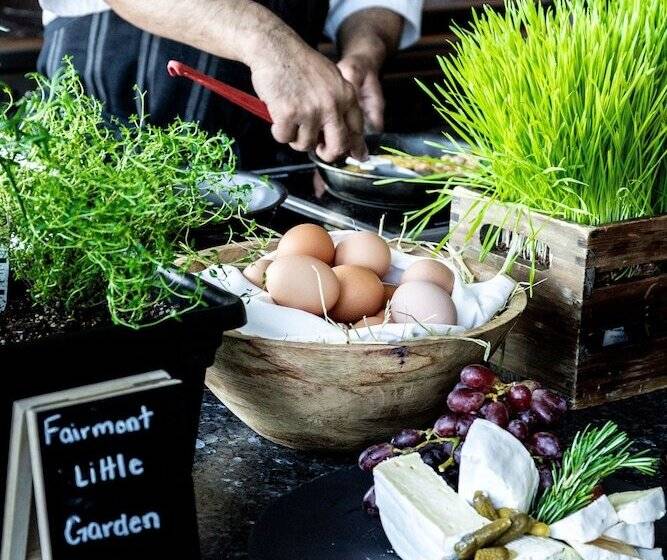 فندق Fairmont Vancouver Airport Interminal