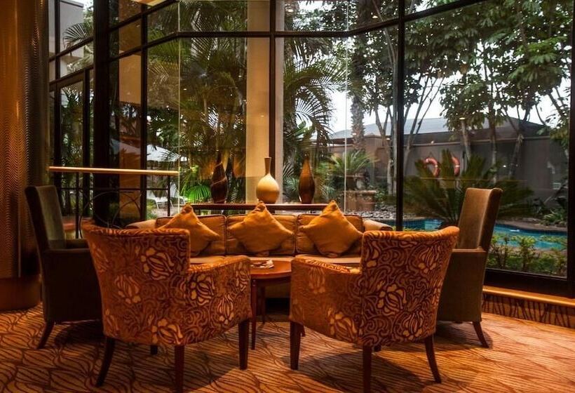 هتل Garden Court Hatfield