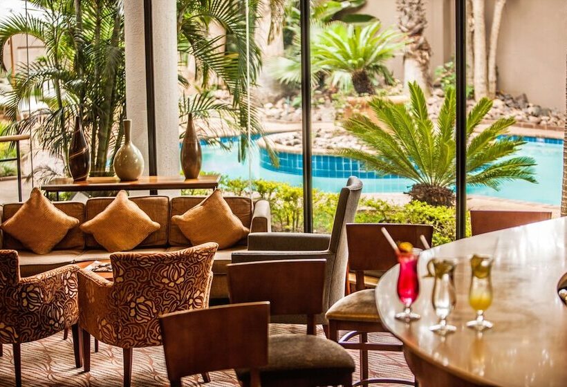 هتل Garden Court Hatfield