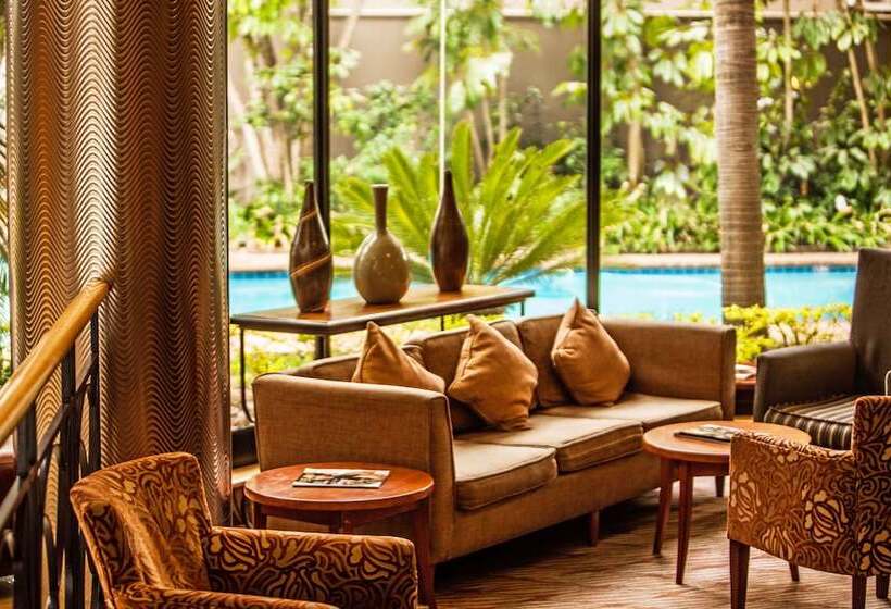 هتل Garden Court Hatfield