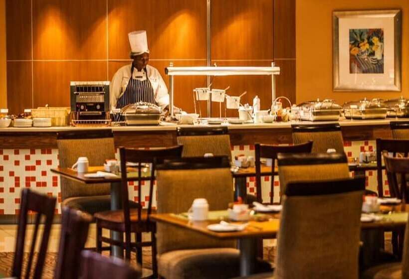 هتل Garden Court Hatfield