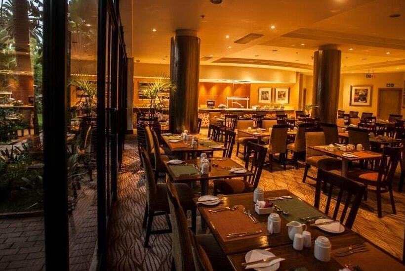 هتل Garden Court Hatfield