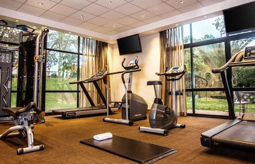 هتل Garden Court Hatfield