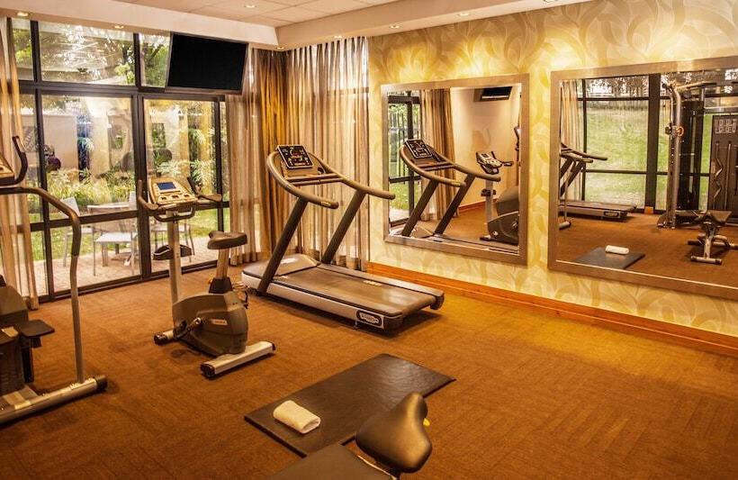 هتل Garden Court Hatfield