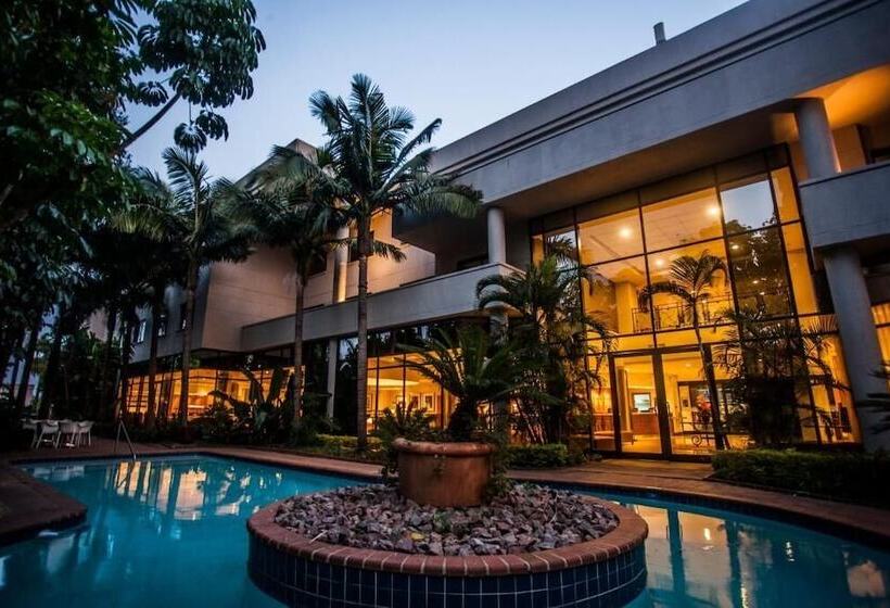 هتل Garden Court Hatfield