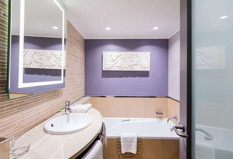 هتل Garden Court Hatfield