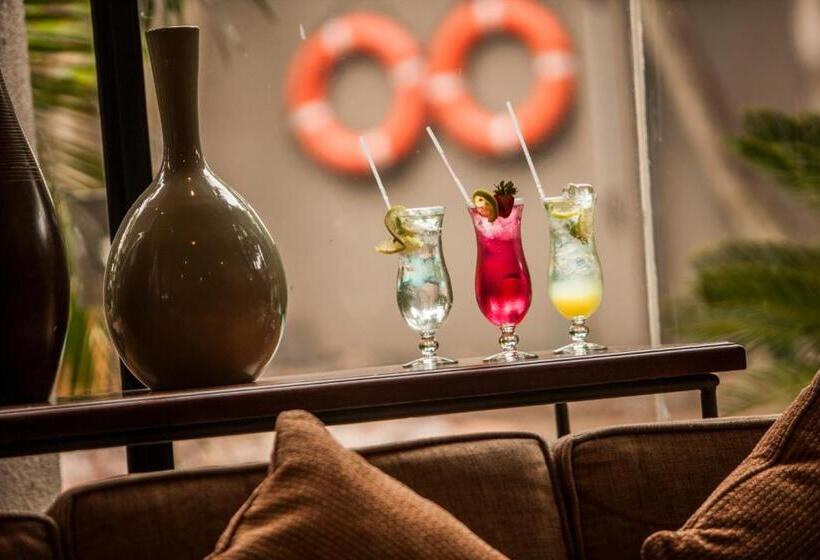 هتل Garden Court Hatfield