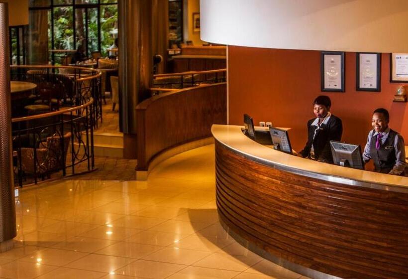 هتل Garden Court Hatfield