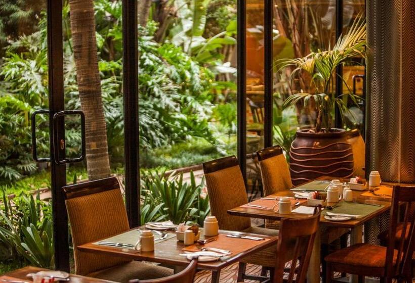 هتل Garden Court Hatfield