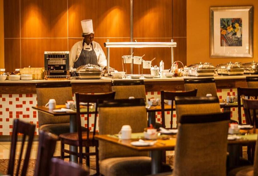 هتل Garden Court Hatfield