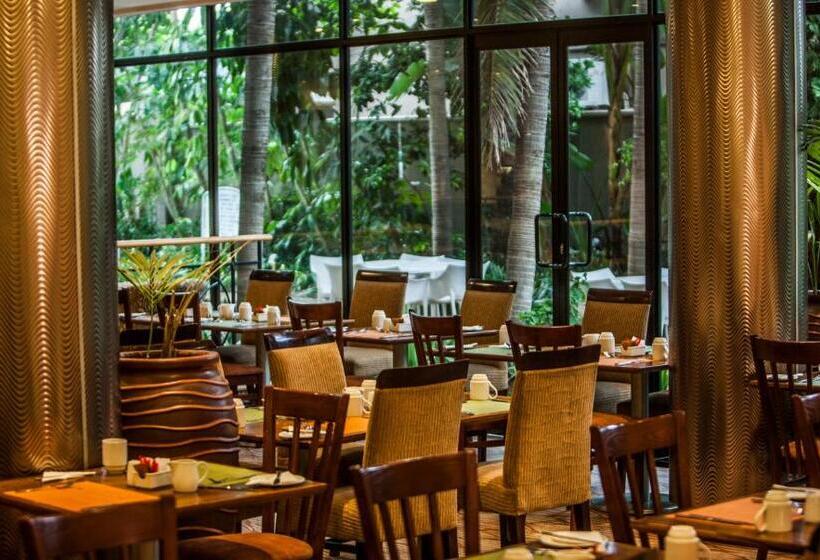 هتل Garden Court Hatfield