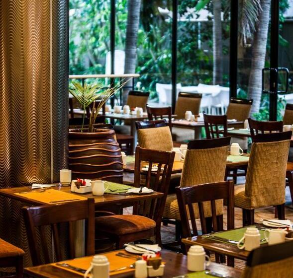 هتل Garden Court Hatfield