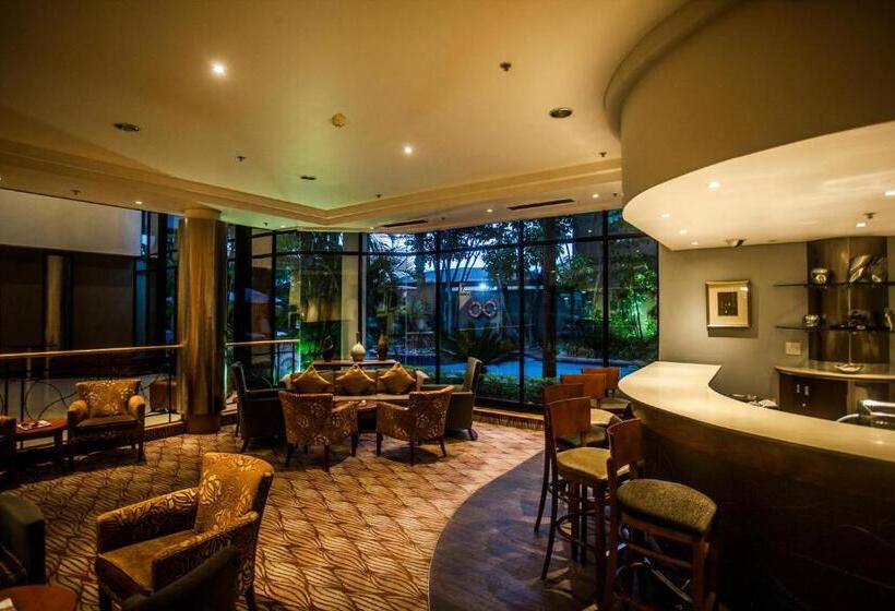 هتل Garden Court Hatfield