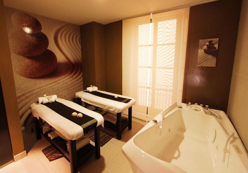 ホテル Gran Claustre Restaurant & Spa