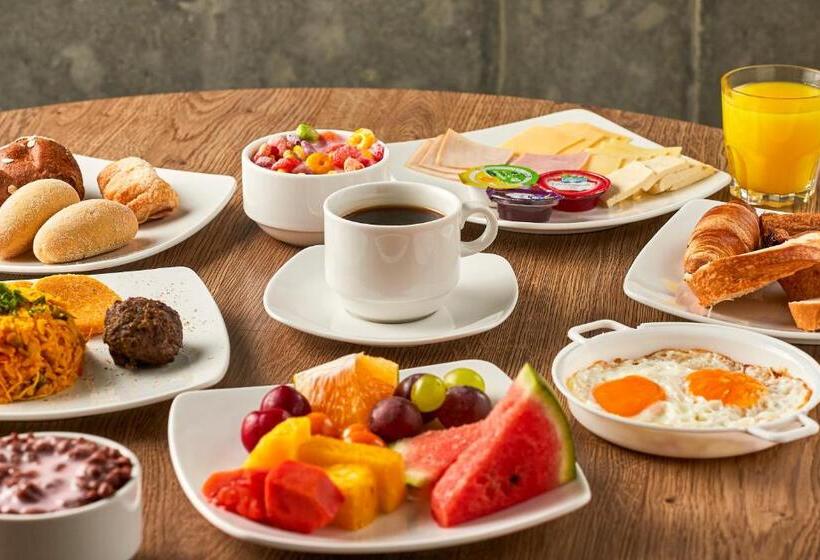 בית מלון כפרי Grand Mercure Sapporo Odori Park