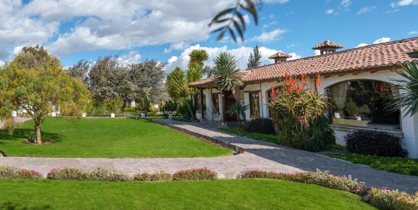 هتل Hacienda Abraspungo