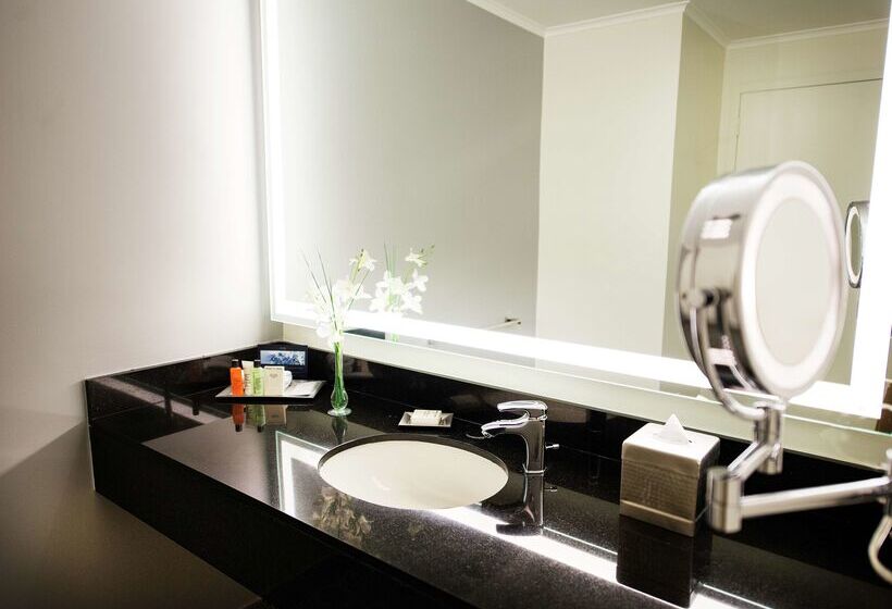 בית מלון כפרי Hilton Colon Guayaquil