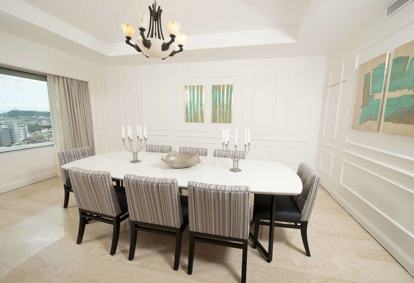 בית מלון כפרי Hilton Colon Guayaquil