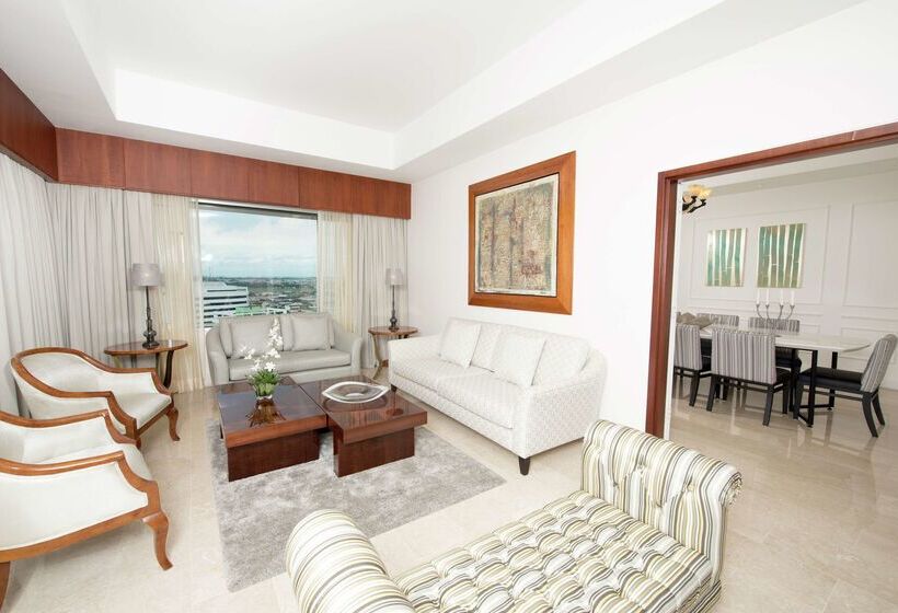 בית מלון כפרי Hilton Colon Guayaquil