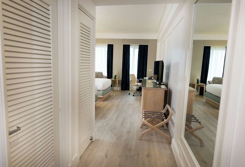 בית מלון כפרי Hilton Colon Guayaquil