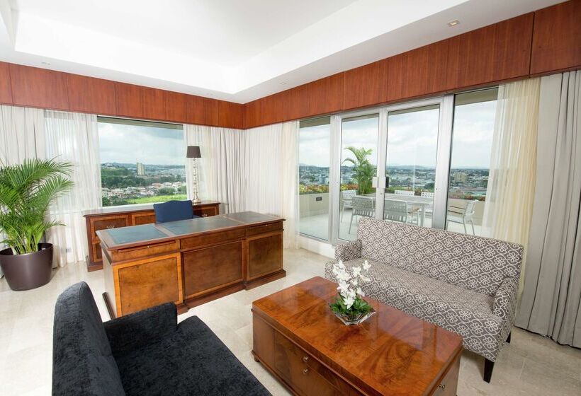 בית מלון כפרי Hilton Colon Guayaquil