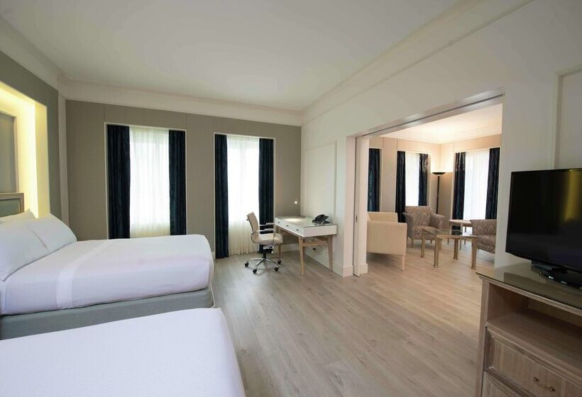 בית מלון כפרי Hilton Colon Guayaquil