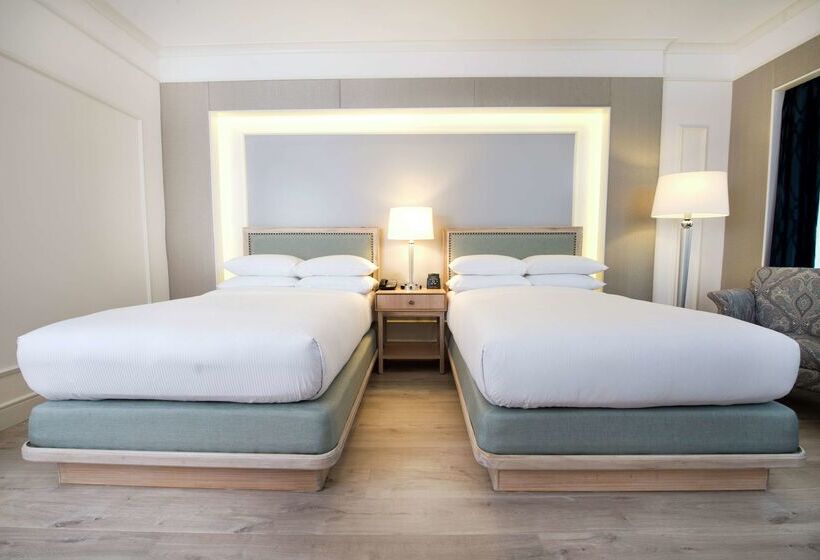 בית מלון כפרי Hilton Colon Guayaquil