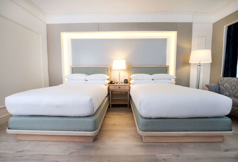 בית מלון כפרי Hilton Colon Guayaquil