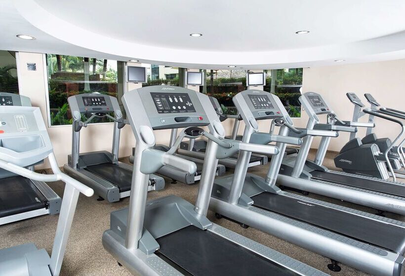 בית מלון כפרי Hilton Colon Guayaquil