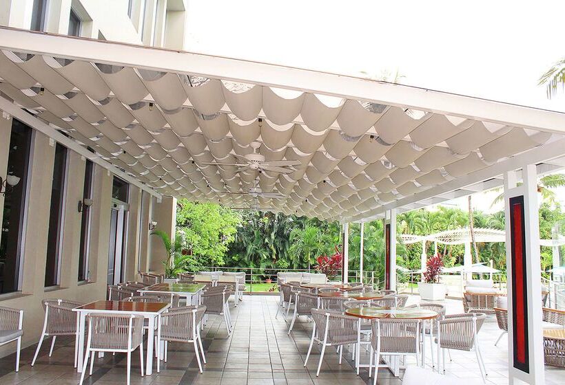 בית מלון כפרי Hilton Colon Guayaquil