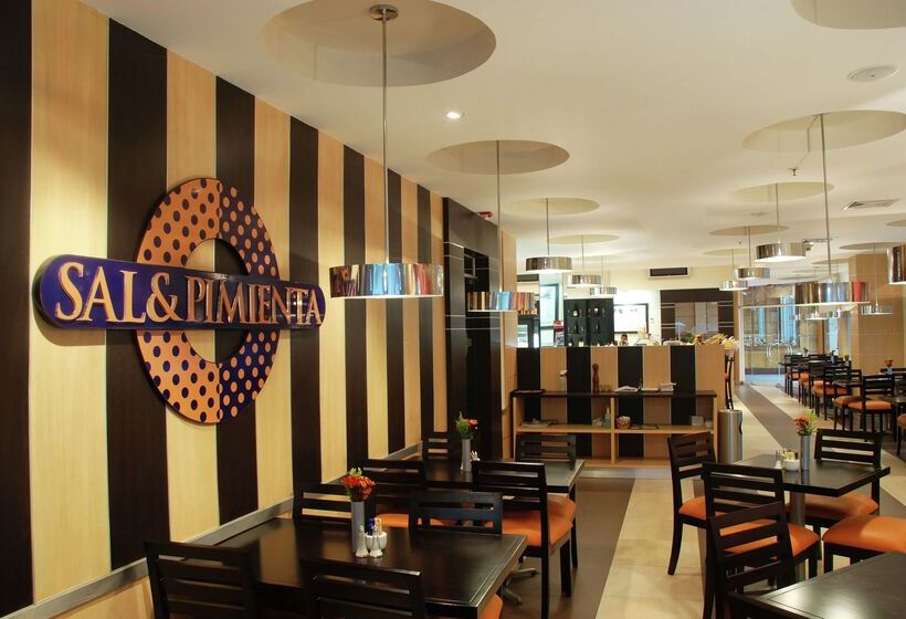 בית מלון כפרי Hilton Colon Guayaquil