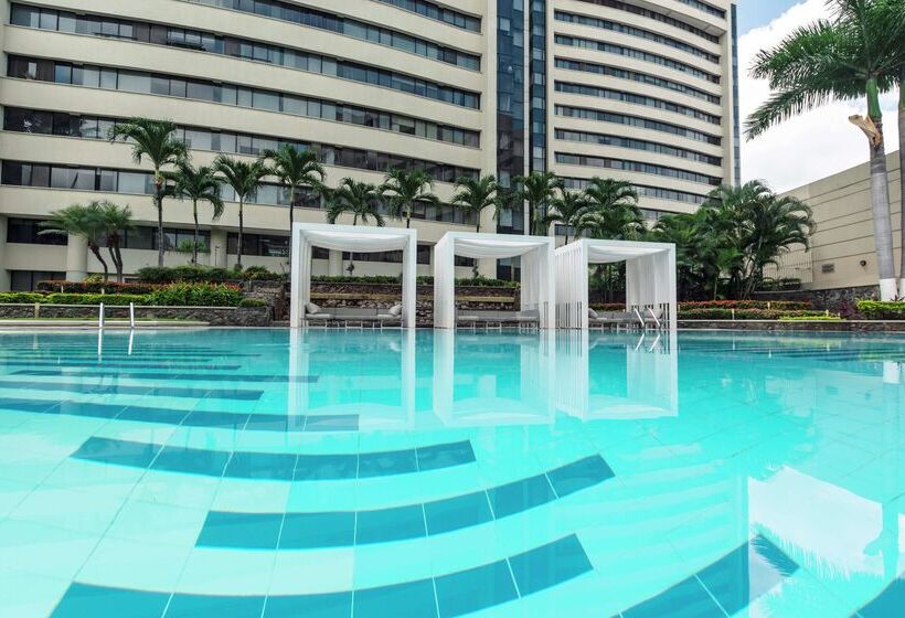 בית מלון כפרי Hilton Colon Guayaquil