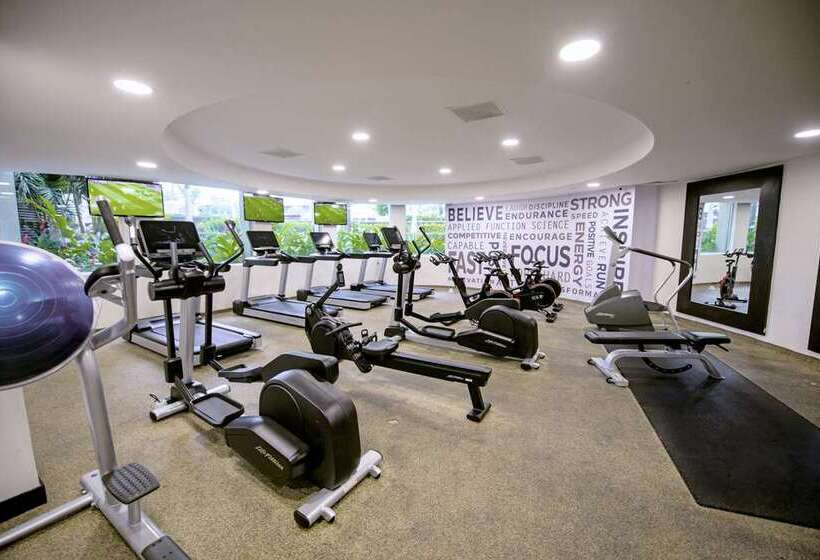 בית מלון כפרי Hilton Colon Guayaquil